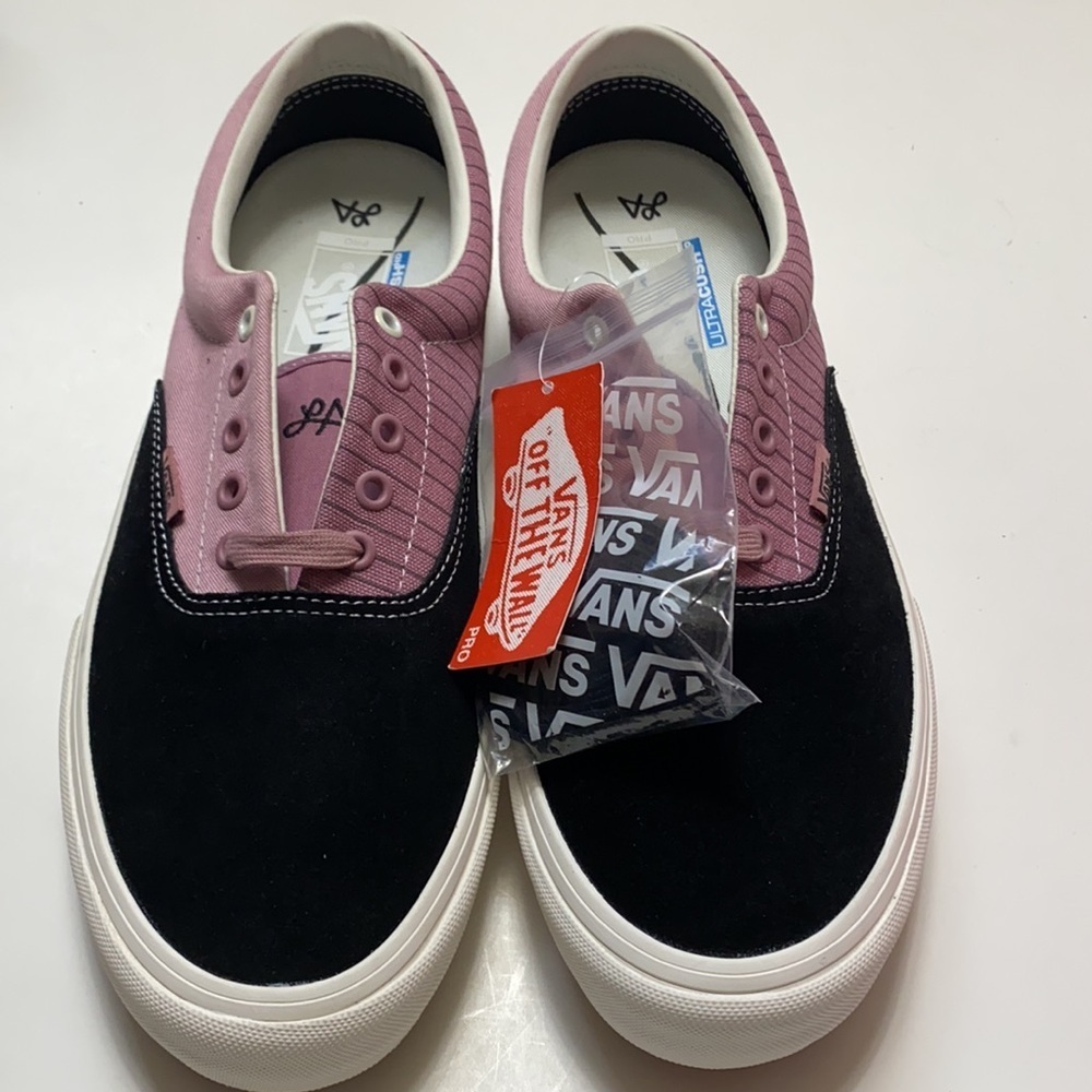 NWOB Vans Era pro purple /black
size: 11.5 - Picture 2 of 10